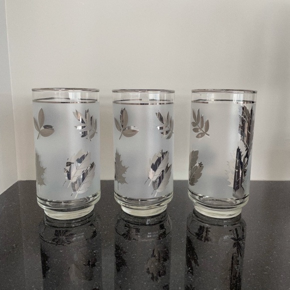🌟VINTAGE🌟 Libbey Glass Co. Silver Foliage Tumblers - Set of 3 - Picture 1 of 8